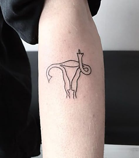 Feminist Tattoo, Petit Tattoo, Tattoo Trend, Tattoo People, Tattoos Geometric, Disney Tattoo, Парные Тату, Tattoo Trends, Trendy Tattoos