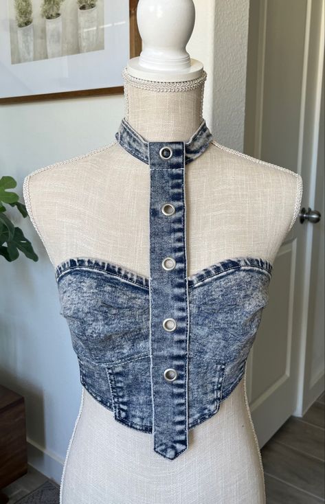 Y2k Upcycling, Upcycling Jeans Ideas, Denim Top Diy, Upcycled Denim Fashion, Diy Denim Top, Modern Boho Chic, Denim Diy Clothes, Ropa Upcycling, Denim Top Women