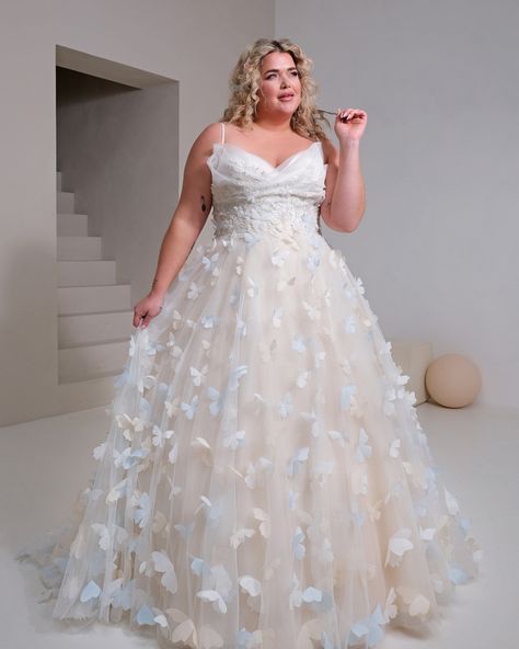 Introducing Kelly: A Truly Unique Wedding Dress with Dynamic 3D Butterfly Appliques.🦋 Prepare to be enchanted by Kelly, a wedding dress like no other. Adorned with 3D butterfly applications in a stunning palette of rumpink, blue, and ivory, this gown exudes a sense of whimsy and magic with every movement. Watch as the butterflies dance and flutter gracefully with you, creating an ethereal and mesmerizing effect that will leave everyone in awe. - - Dress Kelly - Royalstar Collection 2025 - - ... Butterfly Wedding Dresses, Wedding Dresses Butterflies, Wedding Dress With Color Accents, Wedding Dress With Butterflies, Butterfly Wedding Dress, Butterfly Dresses, Spring Wedding Color Palette, Unique Wedding Dress, Plus Wedding Dresses