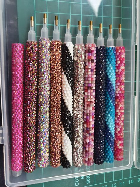 Diamond Painting Pens Diy, Diamond Painting Pens, Diamond Painting Leftover Beads, Diamond Painting Leftovers, What To Do With Leftover Diamond Dotz, Leftover Diamond Drills, Leftover Diamond Dots, Leftover Diamond Painting Beads Ideas, Diamond Dots Craft