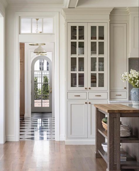 Southern Colonial, Timeless Kitchen, Kitchen Reno, House Kitchen, Custom Home Builders, Küchen Design, House Designs, Dream Kitchen, Kitchen Inspirations