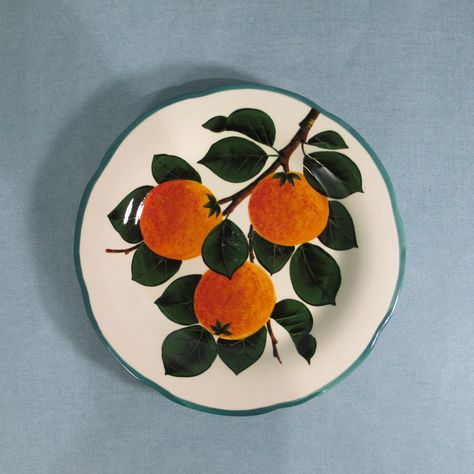 Wemyss Ware pottery Orange design Gordon Plate by Griselda Hill Pottery Ltd. Orange Ceramic Bowl, Ceramic Fruit Plate, Pottery Painting Oranges, Summer Plates, Ceramic Plates Designs, Orange Pottery, Pottery Slip, Orange Plates, Ceramic Cafe