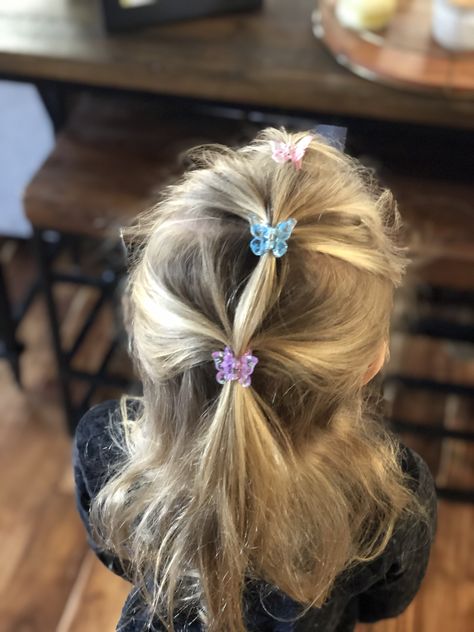 Girl hairstyle, easy hair, school hair, kid hair, butterfly clips Butterfly Clip Ponytail, Easy Hairstyles With Butterfly Clips, Toddler Butterfly Clip Hairstyles, Toddler Hair Clips Styles, Kids Claw Clip Hairstyles, Small Butterfly Hair Clips Hairstyles, Cute Easter Hairstyles For Kids, Cute Butterfly Clip Hairstyles, Butterfly Clips Hairstyles Kids