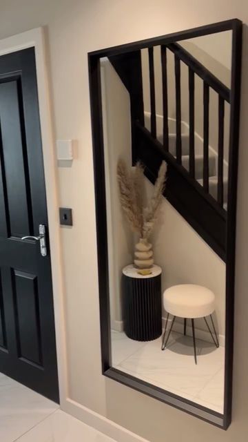 Black Accent Hallway, Black White Hallway, White Hallway Black Doors, Black Door Interior Design, Beige And Black Hallway, White And Black Hallway, Black Doors Hallway, Black Walls Hallway, Hallway With Black Doors