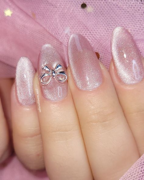 Cat eye coquette🎀✨️ Inspirasi Nail Art Aesthetic, Cat Eye Nails Design Ideas, Pink Cat Nails, Pink Cat Eye Nails Design, Nail Cat Eye Design, Nail Art Cat Eye Designs, Cat Eye Nail Ideas, Cateyes Nails Design, Cat Eye Effect Nails