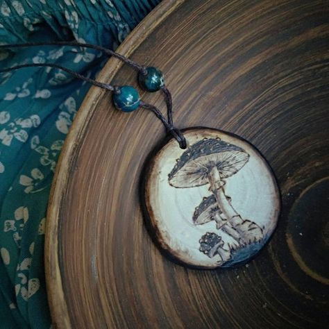 Moon Goddess Jewelry, Birch Tree Decor, Christmas Signs Diy, Wood Burn Designs, Art Coquillage, Wiccan Necklace, Woodland Jewelry, Mushroom Jewelry, Wood Slice Art