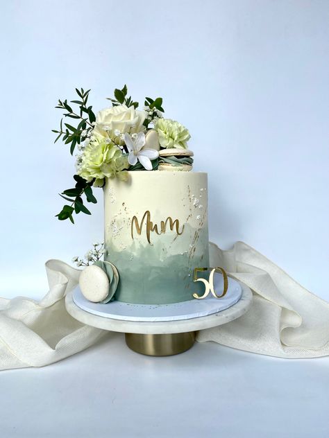 Green And White Cake Ideas, Green Colour Cake Design, Eucalyptus Birthday Cake, Sage Green And Gold Birthday Cake, Green And Gold Cake Ideas, Sage Green And Gold Cake, Green And Silver Cake, Ombre Green Cake, Green Cake With Flowers