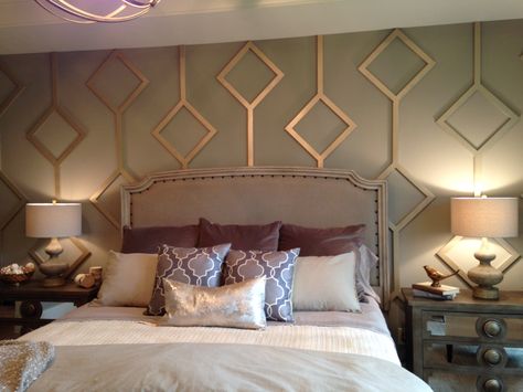 Bedroom Wallpaper Accent Wall, Casa Vintage, Wallpaper Accent, Wallpaper Accent Wall, Hus Inspiration, Bedroom Headboard, Diy Tips, Master Bedrooms Decor, Wallpaper Bedroom