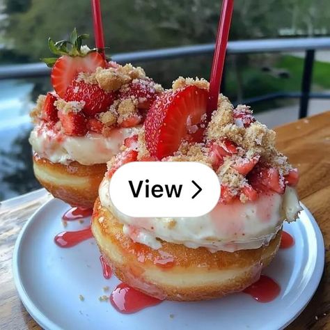 Strawberry Shortcake Doughnut, Cheesecake Donut, Strawberry Shortcake Cheesecake, Sweet Glaze, Cheesecake Filling, Yummy Comfort Food, Sweet Snacks Recipes, Dessert Lover, Delicious Snacks Recipes