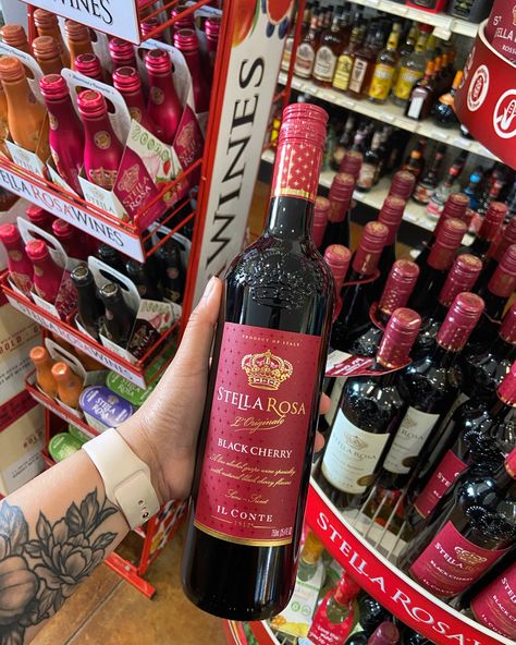 Stella Rose Wine, Stella Rosa Black, Aldi Wine, Stella Rosa Wine, Expensive Champagne, Bartender Drinks Recipes, Vodka Packaging, Twilight Dr, Alcohol Free Wine