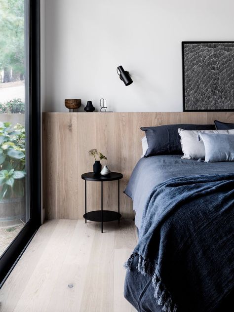 Merricks Guest House by Studio Esteta | Australian Interiors | est living Design Interior Modern, Bedroom Design Inspiration, Interior Design Per La Casa, Headboard Wall, Hus Inspiration, Modern Bedroom Design, Design Del Prodotto, Hem Design, Contemporary Bedroom