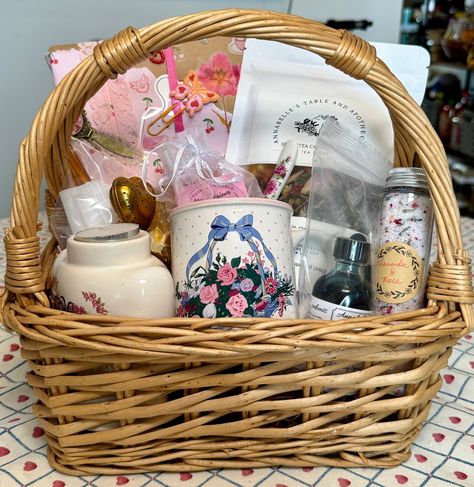 Book gift basket