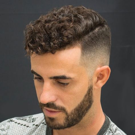 High Bald Fade with Natural Curly Hair Top Haircuts For Men, Mens Hairstyles Curly, Men's Curly Hairstyles, Male Haircuts Curly, Curly Hair Fade, High Fade, Haircuts For Curly Hair, Mens Haircuts Fade, Corte De Cabelo Masculino