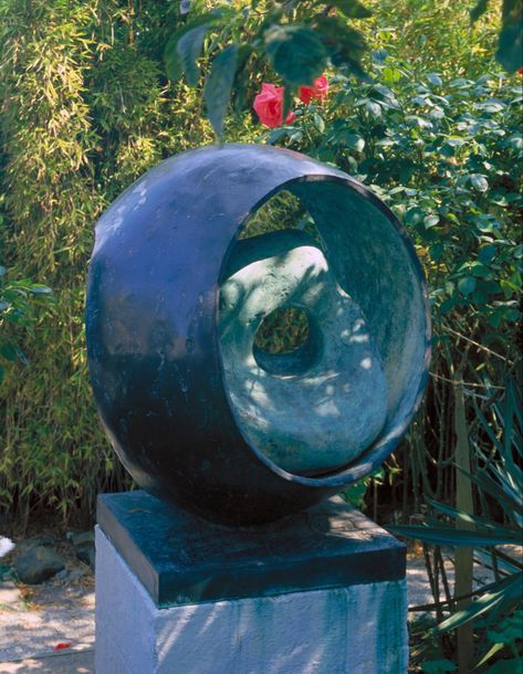 she drew attention to the relationship between 'an inside and an outside of every form ... a nut in its shell or of a child in the womb. Like i compare my insides with other peoples outsides. Barbara Hepworth, Magic Stones, Sculpture Garden, Plastic Art, Gcse Art, Tate Modern, Natural Forms, Art Sculpture, Female Artists