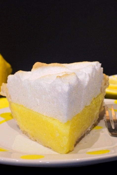 A slice of classic lemon meringue pie. Homemade Meringue, Orange Recipes Dessert, My Country Table, Chocolate Cream Pie Recipe, Baked Meringue, Homemade Crust, Orange Dessert, Lemon Pie Filling, Tart Filling