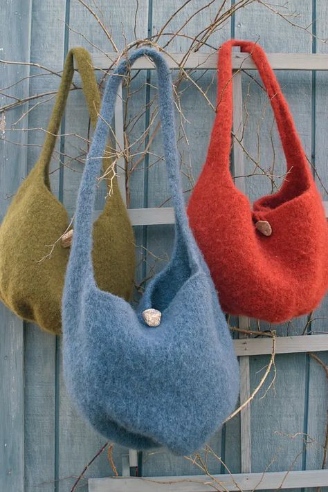 Our Patterns: Free with purchase, fun by design! Halcyon Yarn Felted Wool Projects, Felted Knitting, Satchel Pattern, Knitting Bag Pattern, Felted Crochet, Large Knitting, Knit Purse, Felted Handbags, Wool Felt Projects