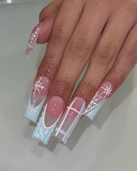 ig: nailsbyzairaa Christmas Medium Nails, Medium Length Christmas Nails, Medium Nails, Cute Acrylic Nails, Christmas Nails, Pretty Nails, Acrylic Nails, Nail Designs, Nail Art