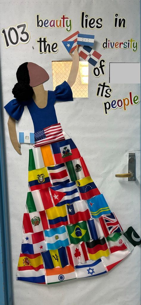 Spanish Classroom Bulletin Boards, Spanish Heritage Month, Hispanic Heritage Month Bulletin Board, Hispanic Heritage Month Crafts, Spanish Teacher Classroom, High School History Classroom, Hispanic Heritage Month Activities, Spanish Classroom Decor, Spanish Learning Activities