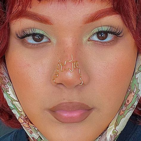 Nose Cuffs Aesthetic, African Nose Cuff, Gold Nose Jewelry Aesthetic, Diy Wire Nose Cuff, Nose Ring Cuff, Nose Jewelry Ideas, Nose Cuff Aesthetic, Nose Jewelry Aesthetic, High Nose Piercing