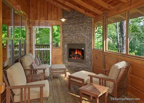 Screened in Porch and Outdoor Fireplace! Sas Entree, Three Season Porch, Screened Porch Designs, 4 Season Room, Four Seasons Room, Porch Fireplace, Three Season Room, Kitchen Luxury, Building A Porch