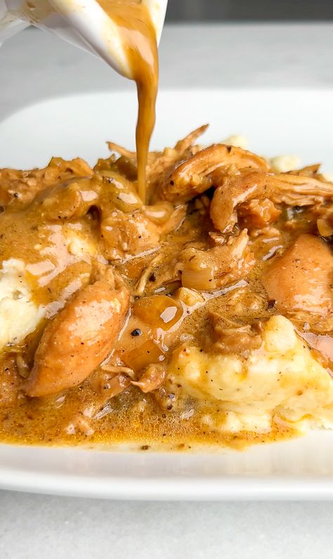 Smothered Chicken And Gravy, Smothered Chicken Recipes, Batch Baking, Restaurant Copycat Recipes, Chicken And Gravy, Buttery Mashed Potatoes, Restaurant Copycat, Comfort Food Chicken, Smothered Chicken