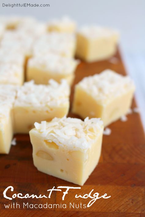 Coconut Fudge Recipe, Coconut Fudge, White Chocolate Coconut, Homemade Fudge Recipes, Dessert Aux Fruits, Homemade Fudge, Candy Recipes Homemade, Christmas Candy Recipes, Fudge Recipe