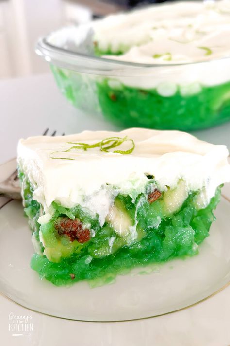 7-UP Jello Salad Recipe - Granny's in the Kitchen Lime Jello Recipes, 7 Up Salad, Congealed Salads, Jello Treats, Jello Fluff, Jello Ideas, Green Jello Salad, Fluff Recipes, Jello Fruit Salads