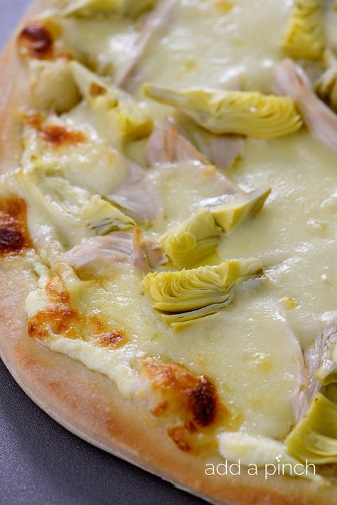 Chicken Artichoke Pizza makes one of the most delicious homemade pizzas! // addapinch.com Chicken Artichoke Pizza, Artichoke Bread Recipe, Chicken Artichoke, Artichoke Pizza, White Pizza Recipes, Pizza Cups, Homemade Pizzas, Homemade Pizza Crust, Pizza Ideas