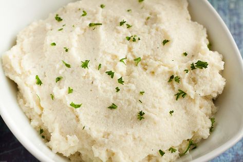 Keto Mashed Potatoes - ForgetSugar Cauli Mash Keto Keto Mashed Potatoes, Cauliflower Mashed Potatoes Keto, Roasted Radishes Recipe, Cauli Mash, Keto Mashed Cauliflower, Keto Stuffing, Make Ahead Mashed Potatoes, Mashed Cauliflower Recipe, Creamy Mashed Cauliflower