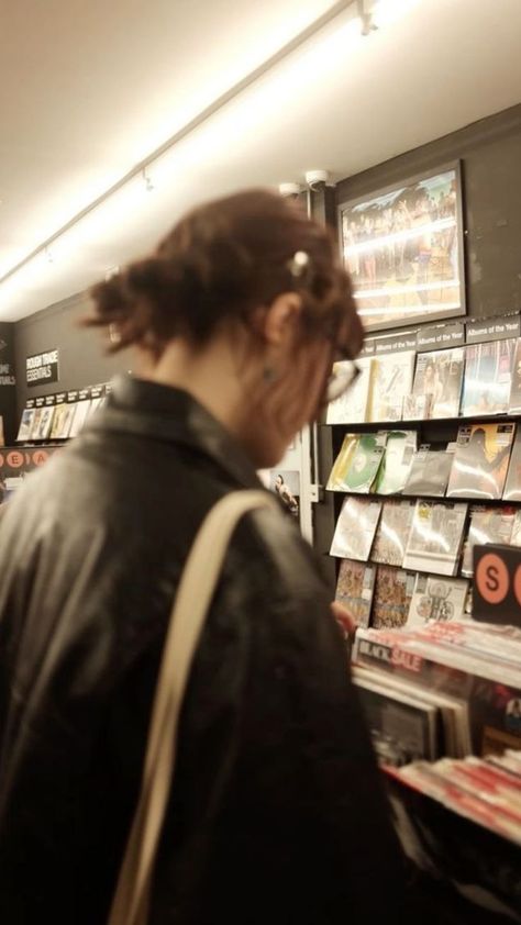 Record Store Instagram Pictures, Aesthetic Vinyl Pictures, Record Store Photos, Record Aesthetic Vinyl, Mehrsa Core, Record Store Photoshoot, Vinyl Record Aesthetic, Record Store Aesthetic, Journal Pics