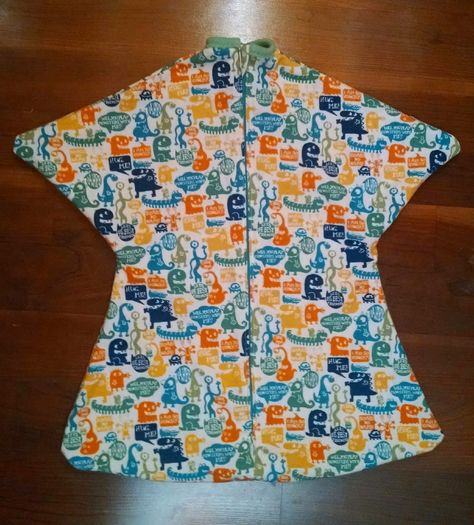 Make a pattern. It should be several inches longer than baby, with generous width for legs, tummy, and arms.     All you need is one half o... Sleepsack Pattern, Baby Swaddle Pattern, Diy Sleeping Bag, Boys Diy, Diy Baby Blanket, Boy Diy, Baby Sleep Sack, Diy Baby Gifts, Baby Pearls