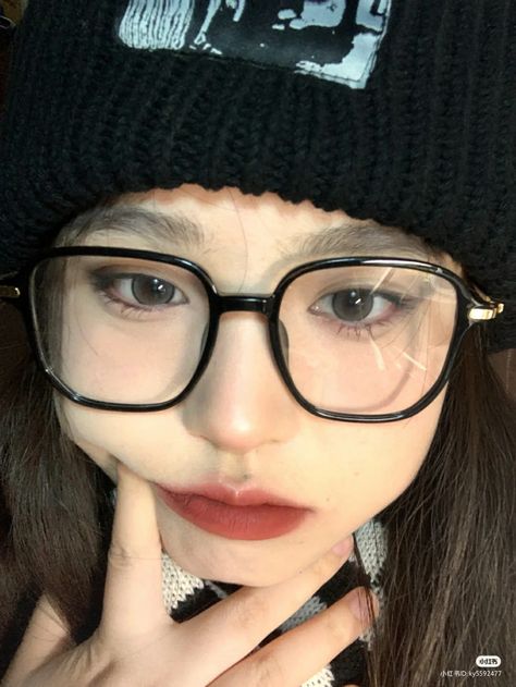 Thick Upper Frame Glasses, Black Frame Glasses Korean, Large Square Glasses, Oversized Glasses Frames Woman, Square Glasses Aesthetic, Big Glasses Aesthetic, Big Square Glasses, Specs Frames Women, Square Glasses Women