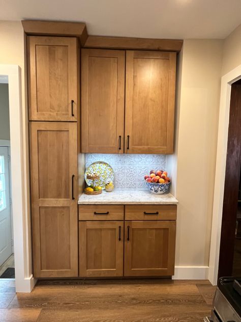 Kitchen Colors With Light Brown Cabinets, Kraftmaid Baltic Cabinets, Lowes Kitchen Cabinets Wood, Light Wood Color Kitchen Cabinets, Kraftmaid Maple Barley, Light Maple Kitchen Cabinets Shaker, Flooring For Maple Cabinets, Maple Cupboards Kitchen, Shaker Oak Cabinets Kitchen