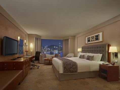 http://thespoiledmummy.com/2017/05/first-mummy-me-trip-at-kowloon-shangri-la-hong-kong/ Deluxe Room Hotel, Luxury Hotel Bedroom Design, Hotel Bedroom Decor, Hotel Inspired Bedroom, Boutique Hotel Bedroom, Hotel Style Bedroom, Luxury Hotel Bedroom, Hotel Bedroom Design, Deluxe Room