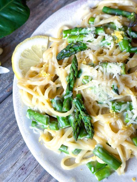 Lemon Cream Pasta And Asparagus - Foodie Gal Fresh Asparagus And Pasta, Lemon Cream Pasta, Chicken Asparagus Pasta, Yummy Nummies, Monday Meals, Lemon Asparagus, Chicken Fettuccine, Cream Pasta, Asparagus Recipes