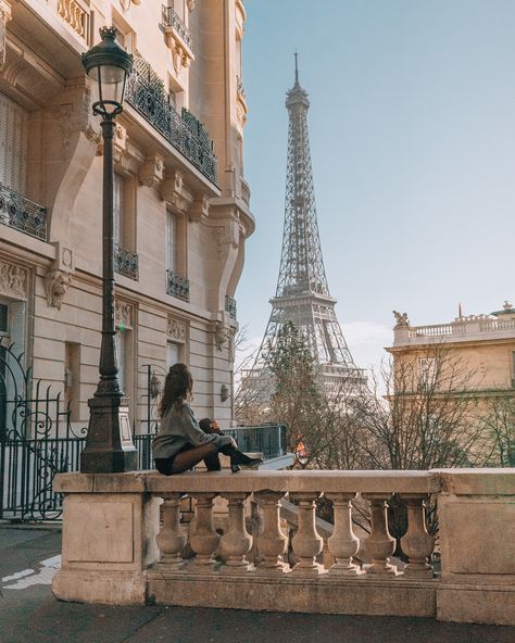 Av. de Camoens, Paris A great spot to see the Eiffel Tower. Save as reference for your next trip to Paris #paristrip #paristravel #visitparis #eiffeltowerparis #parisgram Eiffel Tower Views, Things to do in Paris, Photo Spots Paris, Instagrammable Spots Paris Best Eiffel Tower Photo Spots, Eiffel Tower Photo Ideas, Paris France Photography, Trocadero Paris, Paris Photo Ideas, Things To Do In Paris, France Photography, Trip To Paris, Paris Pictures