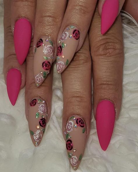 Roses On Nails, Rose Nail Art Designs, Rose Pink Nails, Rose Nail Design, Rose Nail Art, Rose Gold Nails, Rose Nails, Pretty Nail Art, Hot Nails