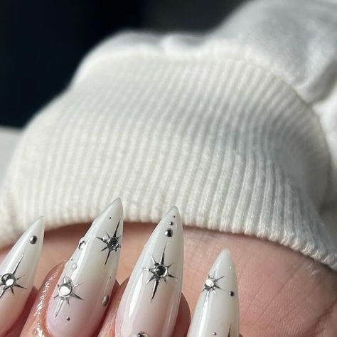 Gift Nails, New Years Nail Designs, New Years Eve Nails, Nail Prices, Moon Nails, Happy New Years Eve, Nail Jewels, Galaxy Nails, Nail Type