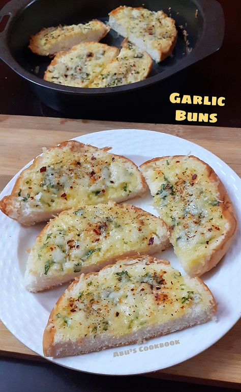 Garlic Bread From Hamburger Buns, Garlic Bread Hamburger Buns, Garlic Bread Using Hamburger Buns, Garlic Bread With Hamburger Buns, Hamburger Bun Garlic Bread, Garlic Buns Homemade, Mini Garlic Bread, Garlic Bread In Oven, Garlic Buns