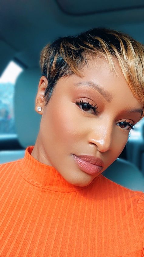 Swoosh Bangs, Blonde Highlights Pixie Haircut, Highlighted Pixie Cut, Pixie With Blonde Highlights, Perm Cut, Cute Short Natural Hairstyles, Long Hairstyle Ideas, Pixie Cut With Highlights, Steam Hair