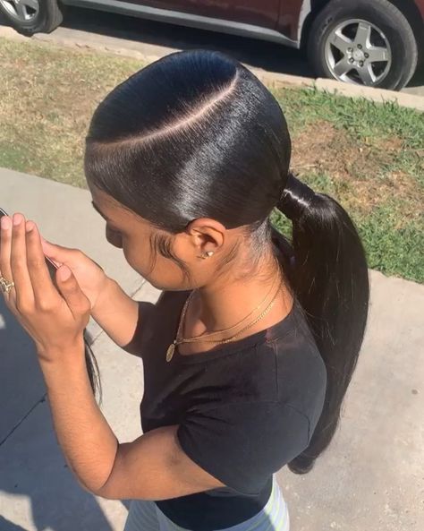 Side part ponytail 😍(she’s holding her extra weave hair in her hand)#sidepartponytail #ponytail #sleekponytail #lahairstylist Side Part Slick Back, Side Ponytail Hairstyles, Slick Ponytail, Deep Side Part, Weave Ponytail Hairstyles, Sleek Ponytail Hairstyles, Weave Ponytail, Black Ponytail Hairstyles, Black Hair With Highlights