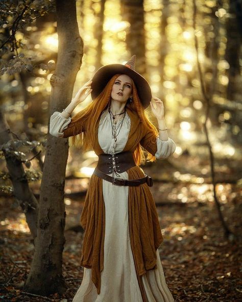 Cottagecore Witch Outfit, Witch Costume Diy, Medieval Witch, Ren Faire Outfits, Witch Cosplay, October Autumn, Witch Costumes, Fair Outfits, Witch Dress