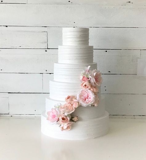 Tall Wedding Cake, Tall Wedding Cakes, Display Cake, Fake Cakes, White Frosting, Rustic Cake, Fake Cake, Wet Towel, Cake Display