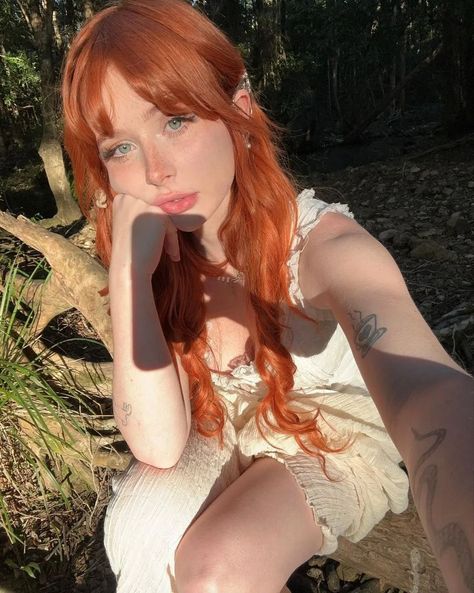 🧡 𝐑𝐄𝐃𝐇𝐄𝐀𝐃 𝐁𝐄𝐀𝐔𝐓𝐘 @cherryapricottt Redhead Woman Art, Redhead Cheerleader, Pretty Redheads, Redhead Mom, Redhead Hairstyles, Pretty Redhead, Human Anatomy Art, Red Heads, Redhead Beauty