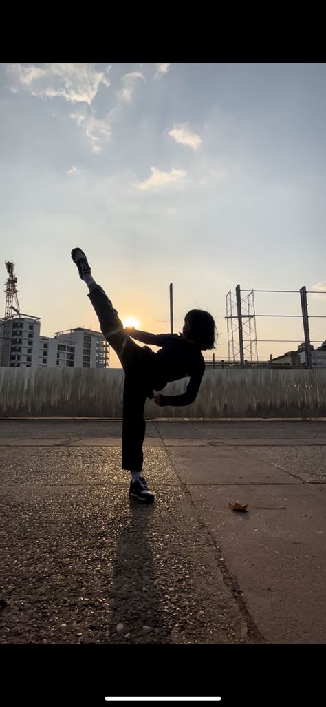 Martial Arts Aesthetic Wallpaper, Taekwondo Girl Aesthetic, Taekwondo Poses, Female Parkour, Taekwondo Wallpaper Aesthetic, Martial Arts Aesthetic, Taekwondo Aesthetic, Karate Aesthetic, Karate Quotes