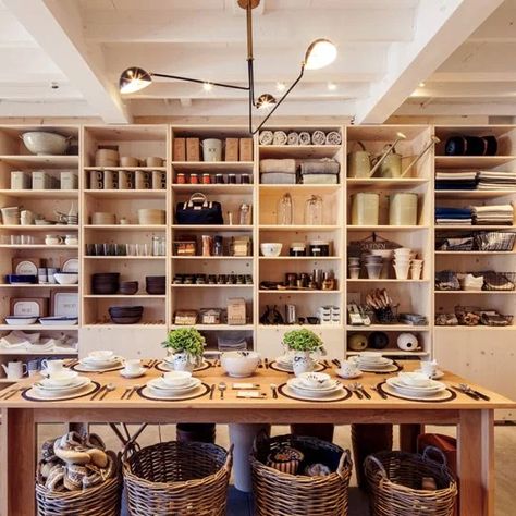 Interior Design Minimalist, Store Concept, Store Layout, Store Interiors, Jenni Kayne, Retail Store Design, Kitchen Store, Lifestyle Store, Store Displays