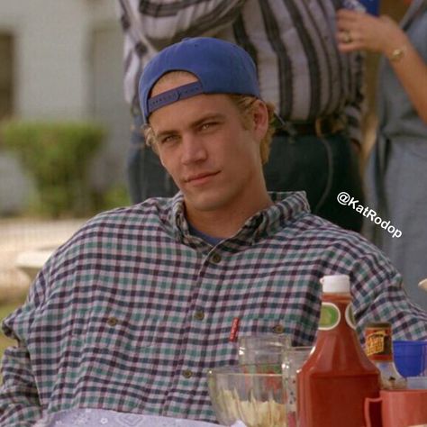 Young Paul Walker, Varsity Blues, Paul Walker Fast And Furious 1, Paul Walker Varsity Blues, Paul Walker 2fast 2furious, Paul Walker Blue Car, Chaning Tatum, Brian Oconner, 90s Men