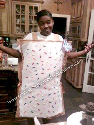 Homemade Pop-Tart Costume: I wanted to be something different for Halloween so I thought why not a delicious treat that everyone enjoys. I decided on a Homemade Pop-Tart Costume. Cupcake Halloween Costumes, Cupcake Costume, Diy Costumes Women, Homemade Costume, Pop Tart, Homemade Halloween Costumes, Diy Kostüm, Homemade Costumes, Halloween Costume Contest