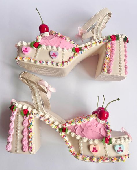 Pink Streetwear, Cute Shoes Heels, Rainbow Candy, Fake Cake, Funky Shoes, Fancy Shoes, Mötley Crüe, Ropa Diy, Heart Candy