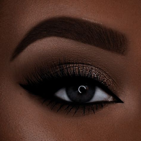 Black Hoco Makeup, Brown Smokey Eye Makeup Black Women, Cute Prom Makeup Looks, Neutral Prom Makeup, Dark Prom Makeup, Prom Makeup Black, Prom Eyeshadow, Smoky Eyes Makeup, Dark Smokey Eye Makeup